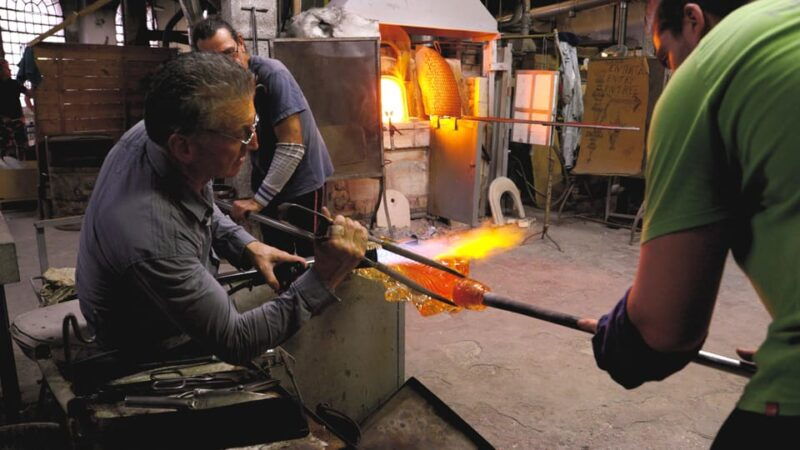 murano-glass-blowing-demonstration-and-artistic-glass-gift