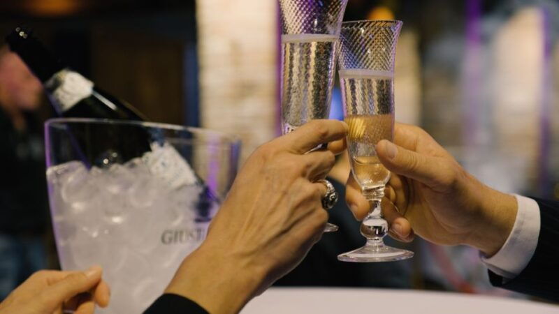 murano-glass-blowing-demonstration-with-optional-drinks