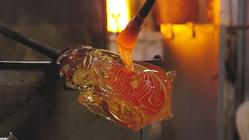 murano-glass-blowing-experience-at-gino-mazzuccato-factory
