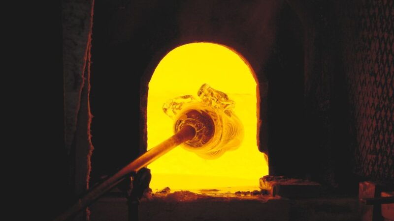 murano-glass-blowing-experience-at-gino-mazzuccato-factory