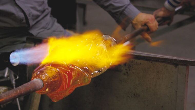 murano-glass-blowing-experience-at-gino-mazzuccato-factory