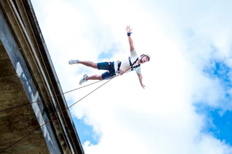 murillo-de-gallego-huesca-bungee-jumping-over-the-river