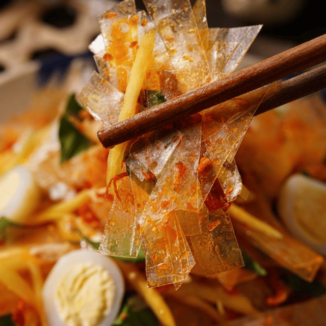 must-try-tour-local-food-tour-with-train-street