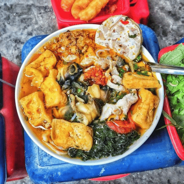 must-try-tour-local-food-tour-with-train-street