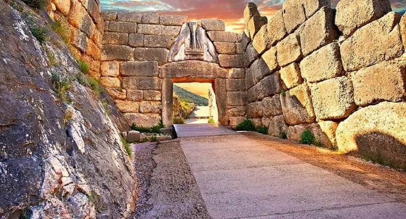 Mycenae Nafplion: one day Spanish guided tour - Corinth Canal – A Marvel of Engineering