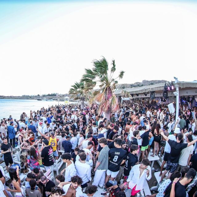 mykonos-best-beach-clubs-crawl-day-party