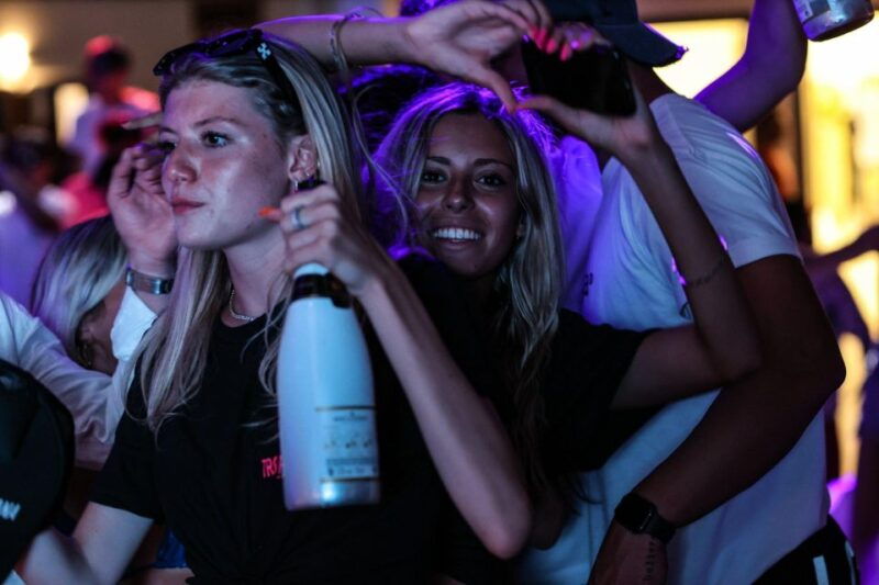 mykonos-best-beach-clubs-crawl-day-party