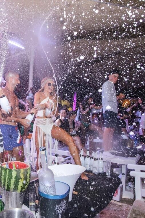 mykonos-best-beach-clubs-crawl-day-party