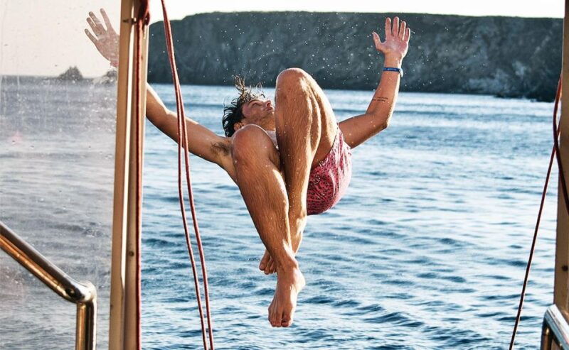 mykonos-sunset-boat-party-with-open-bar-live-dj