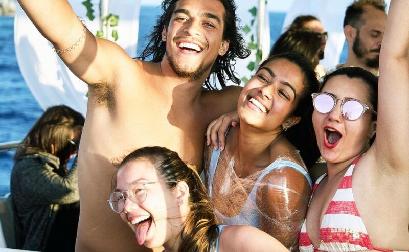 mykonos-sunset-boat-party-with-open-bar-live-dj