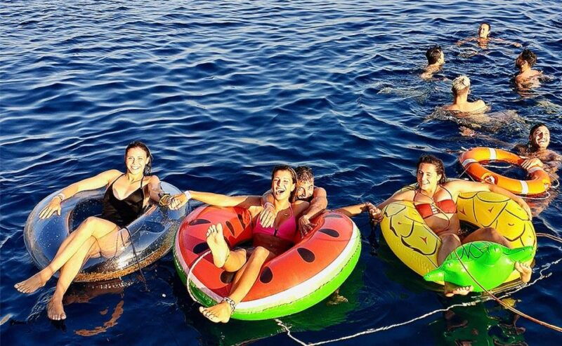 mykonos-sunset-boat-party-with-open-bar-live-dj