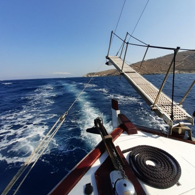 mykonos-sunset-boat-trip-with-snacks-and-drinks