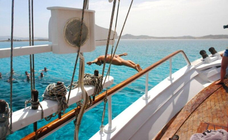 mykonos-sunset-party-boat-cruise-with-1-drink