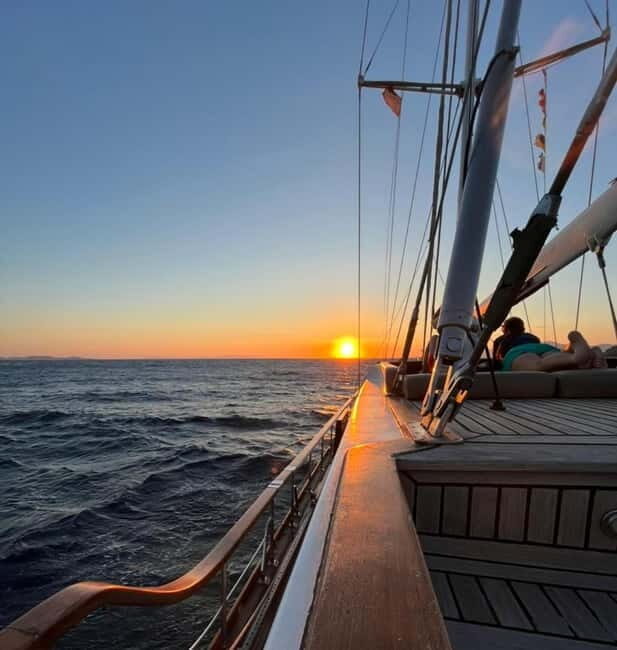 Mykonos: Sunset Sail Cruise to Rhenia with Beach and Dinner - Greek Buffet & Beverages: A Flavorful Highlight