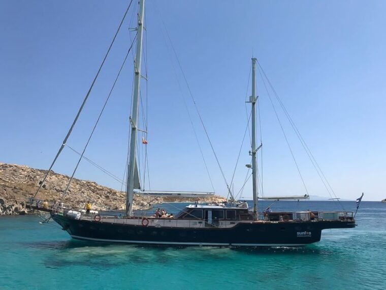 mykonos-yacht-cruise-to-rhenia-and-guided-tour-of-delos