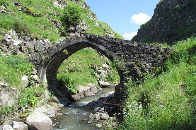 mysterious-zarni-parni-and-sanahin-haghpat-monasteries