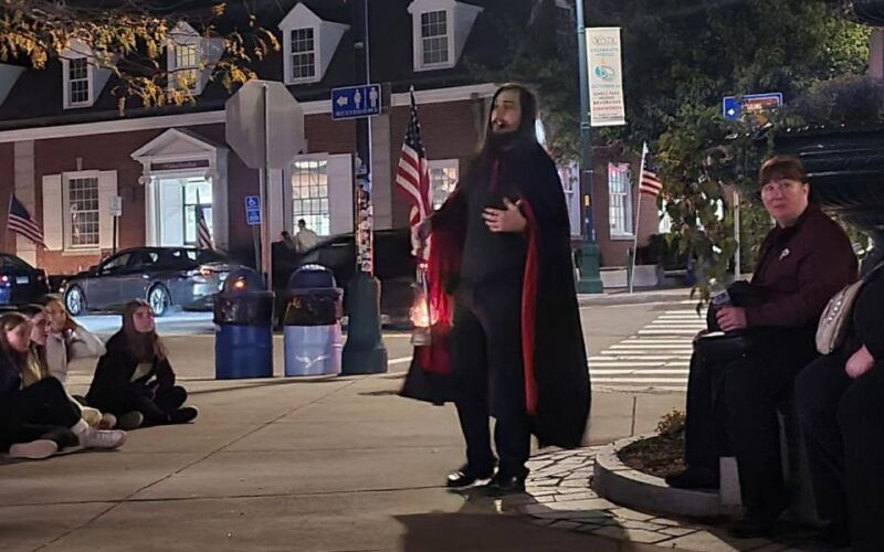 mystic-ghosts-of-christmas-past-downtown-walking-tour