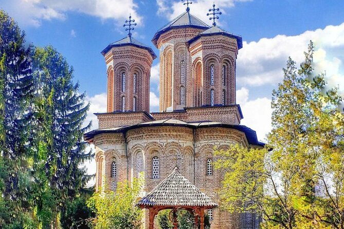 mystical-monasteries-draculas-tomb-and-mogosoaia-lake-palace-private-tour