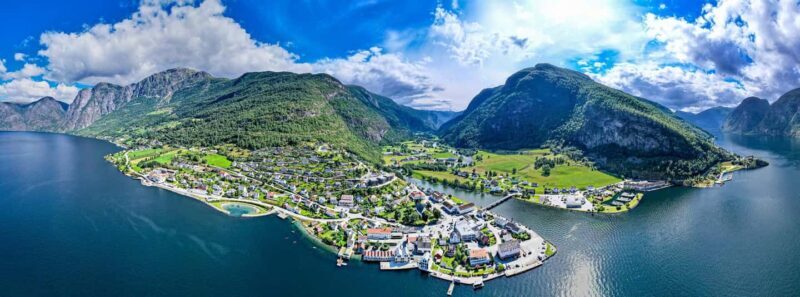 Nærøyfjord Cruise, Flåm, and Stegastein - Bus from Bergen - Exploring Flåm: A Village With Charm