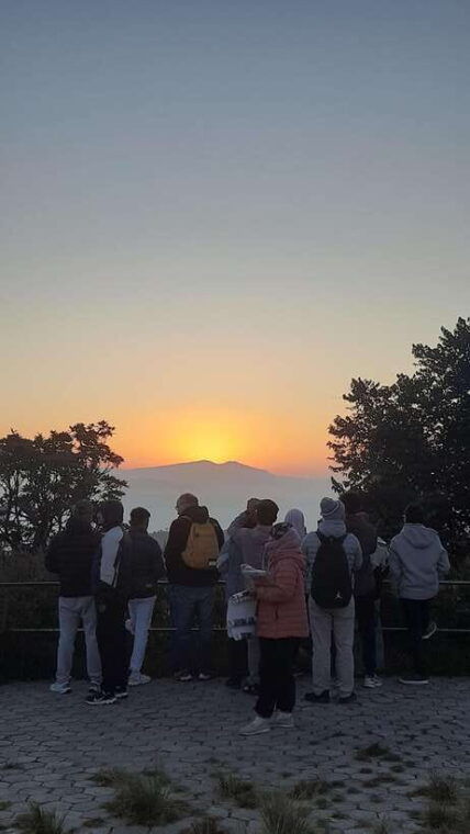 nagarkot-sunrise-bhaktapur-durbar-unesco-tour-in-kathmandu