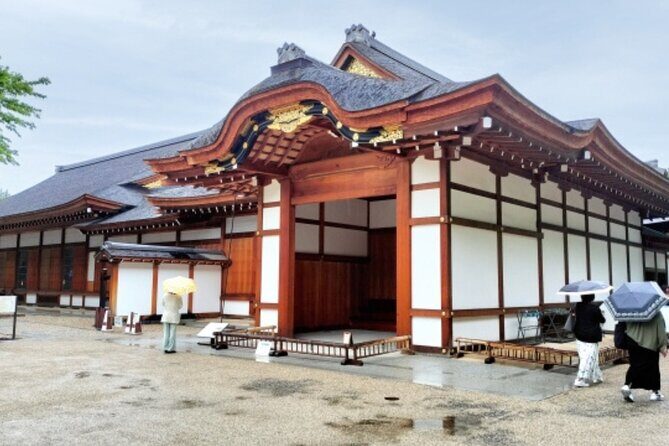 Nagoya Castle and Local Flavor Samurai Tales and Street Food Walk - Exploring Nagoya Castle: A Step Back in Time