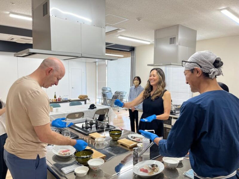 naha-makishi-public-market-sushi-making-experience