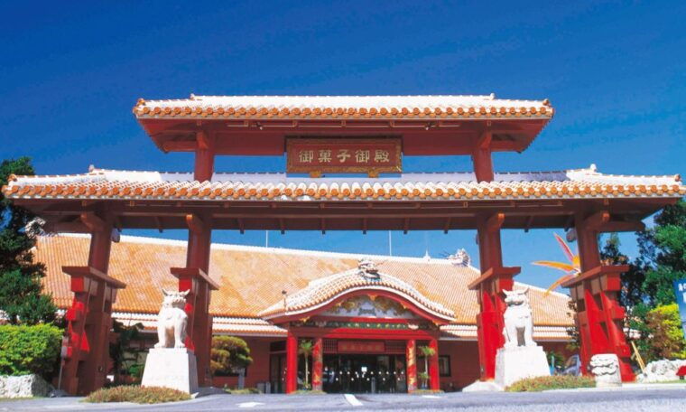 naha-north-okinawa-sightseeing-tour-churaumi-aquarium