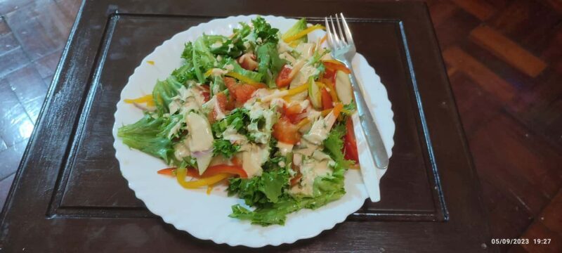 Nairobi: Cooking Class with Kenyan and Indian Dishes - Dining and Atmosphere