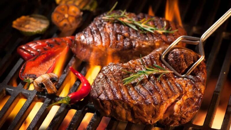 Nairobi nightlife and cat dance dinner at Safaripark Hotel - Who Should Consider This Experience?