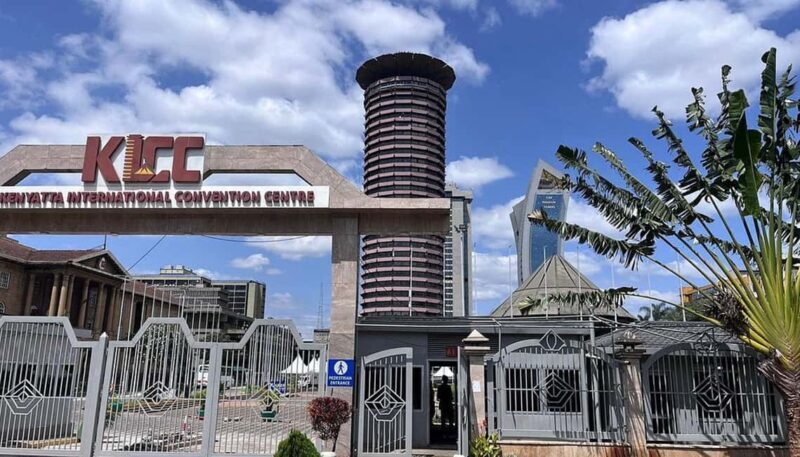 Nairobi Walking Tour, GiraffeCentre & Souvenir Shopping Tour - An Overview of the Experience