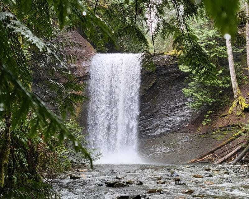 nanaimo-vancouver-island-waterfalls-vistas-hikes-caves