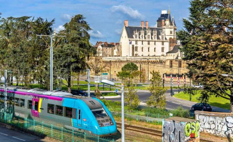nantes-insta-perfect-walk-with-a-local