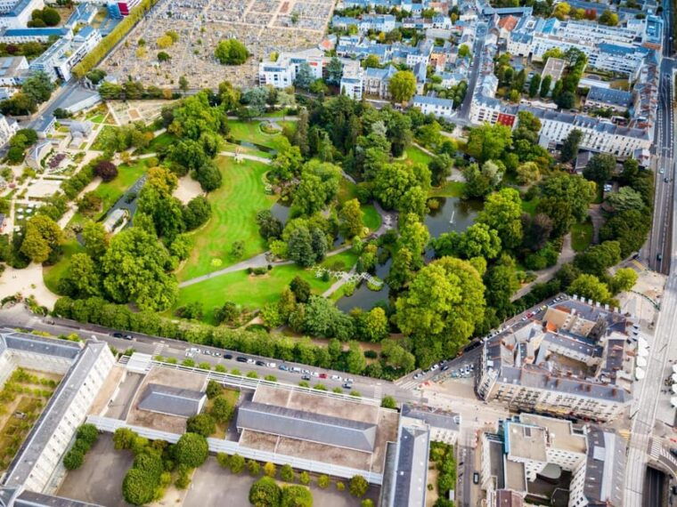 nantes-insta-perfect-walk-with-a-local