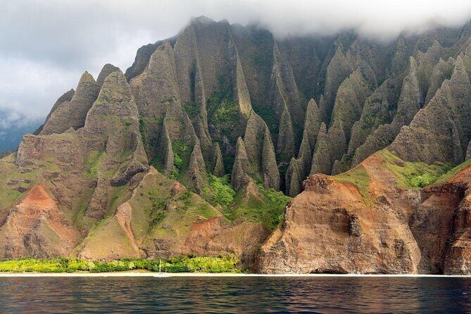 Napali Coast Boat Tour and Snorkeling - Discover the Beauty of Kauais Napali Coast with a Boat Tour and Snorkeling