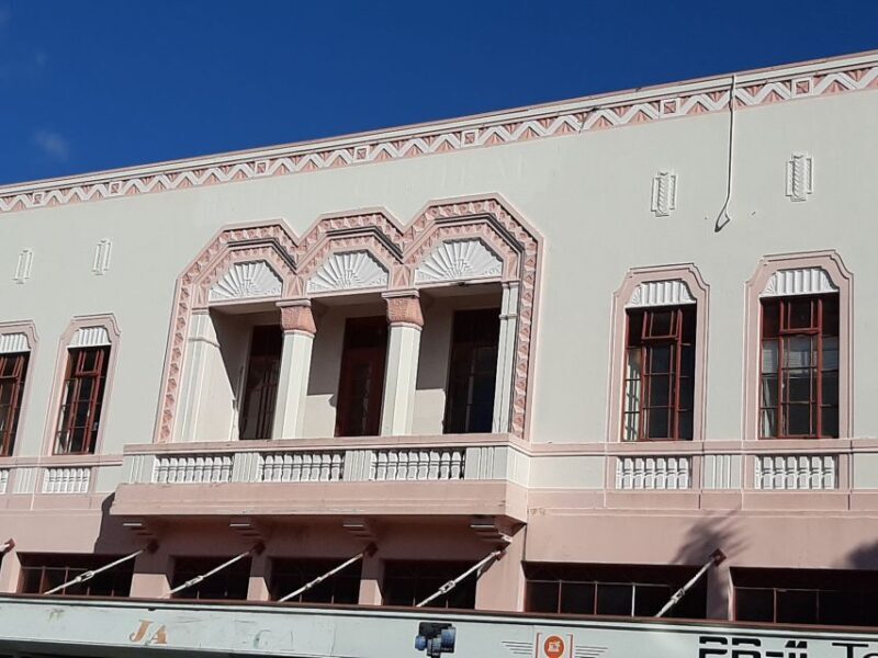Napier: Art-Deco + Te Mata Peak+ Garden Walk + Wine Tasting - Authentic, Personal Experiences that Matter