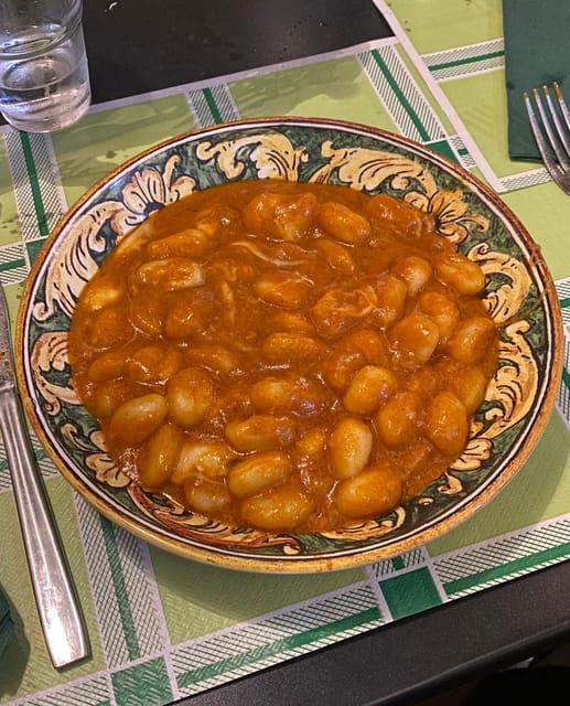 naples-authentic-family-home-lunch-with-music-show-spanish-quarters-tour