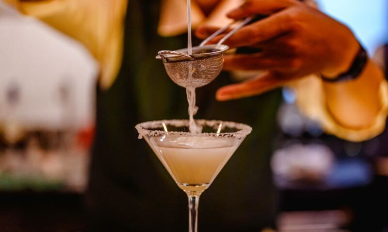 naples-cocktail-tutorial-with-local-flavors