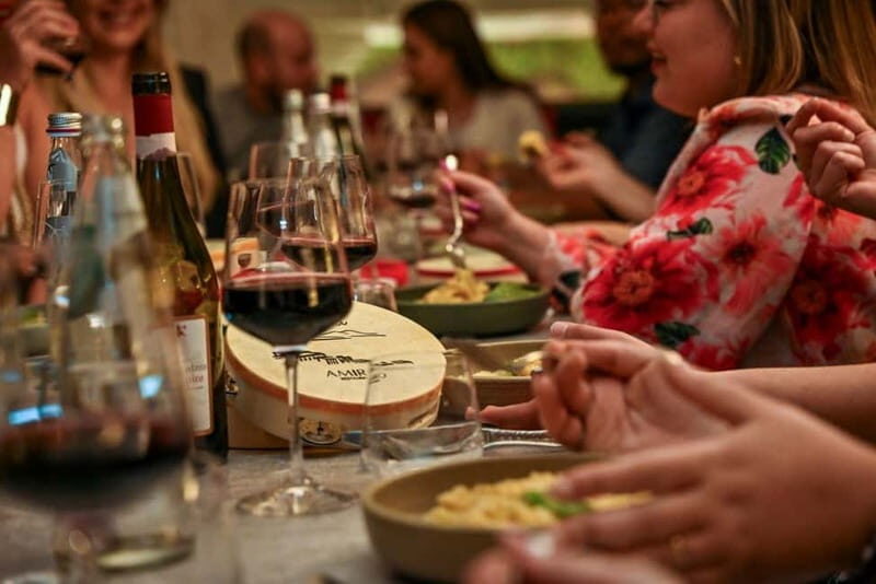 Naples: Dinner show, Tradition & Music with a glass of wine - Practical Details & Considerations