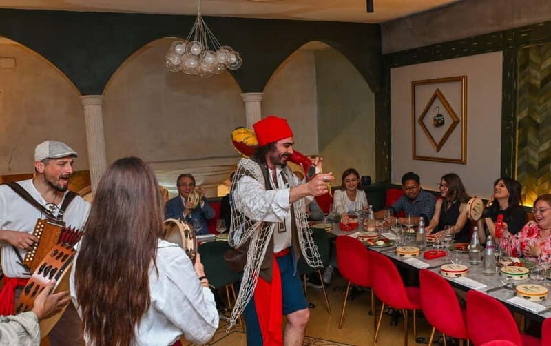 Naples: Dinner show, Tradition & Music with a glass of wine - The Sum Up