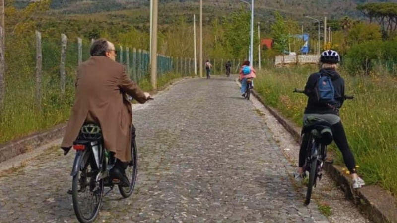 Naples: e-bike rental on Mount Vesuvius with crater access - Discovering Mount Vesuvius on Two Wheels