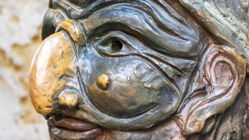 naples-folklore-tour-with-visit-to-pezzentelle-souls-chapel