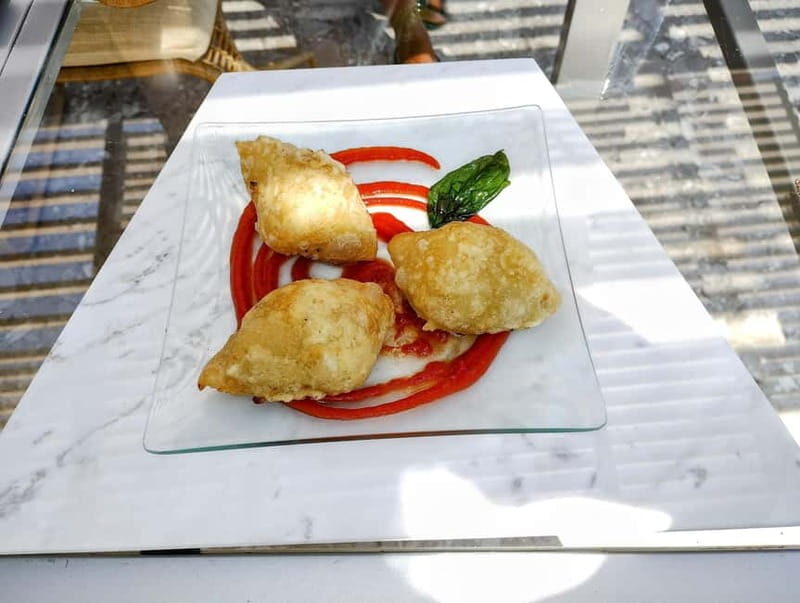 Naples: "fried pizza" workshop and tasting in front of Vesuvius - Introduction