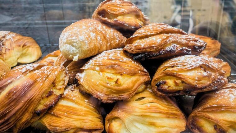 naples-guided-tour-of-spaccanapoli-and-street-food-tasting