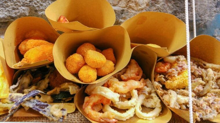 naples-guided-tour-of-spaccanapoli-and-street-food-tasting