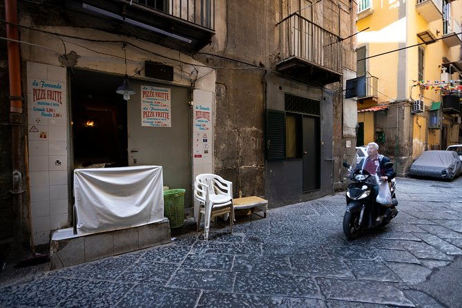 naples-historical-and-street-art-walking-tour