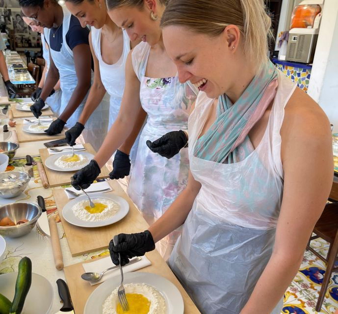 naples-pasta-cooking-class-with-tiramisu-and-a-drink