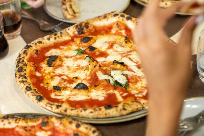 naples-pizza-drinks-tour-a-slice-of-naples-with-eating-europe