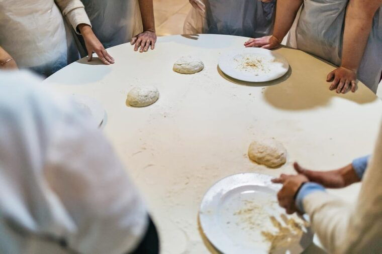naples-pizza-making-workshop-with-drink-and-appetizer