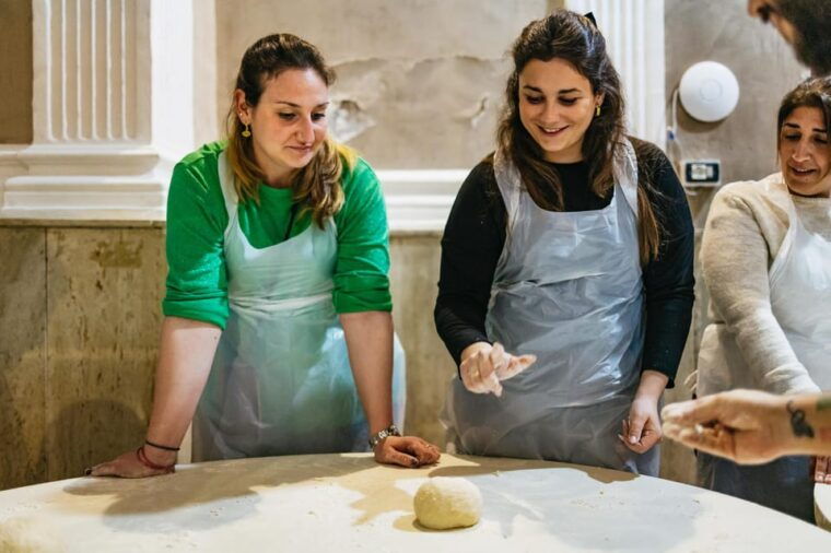 naples-pizza-making-workshop-with-drink-and-appetizer