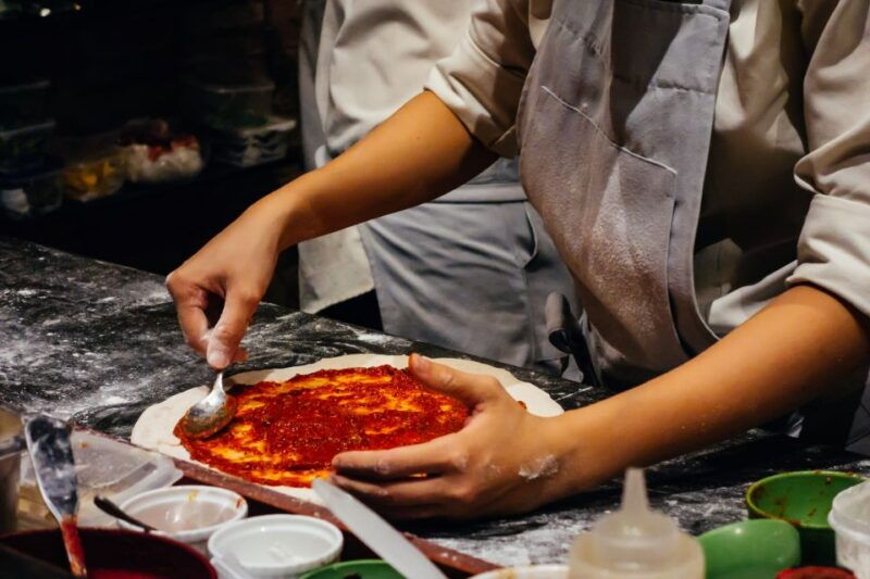naples-premium-pizza-making-class-at-a-pizzeria-2